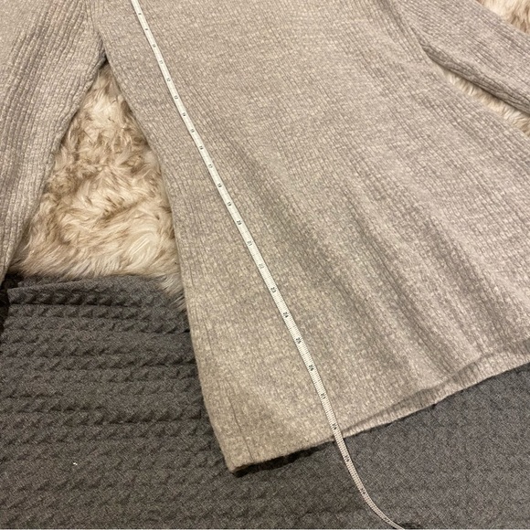 Banana Republic Sweater Turtle Neck - Picture 6 of 7